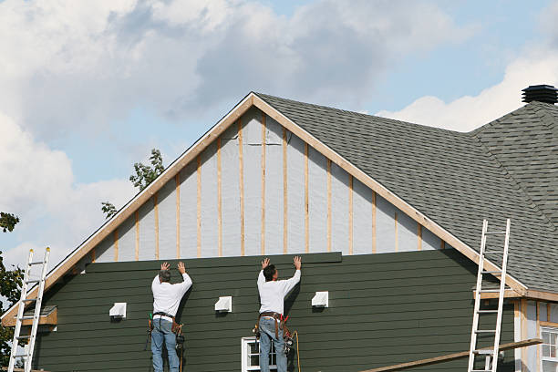Professional Vinyl Siding technician working in Bayville, NY